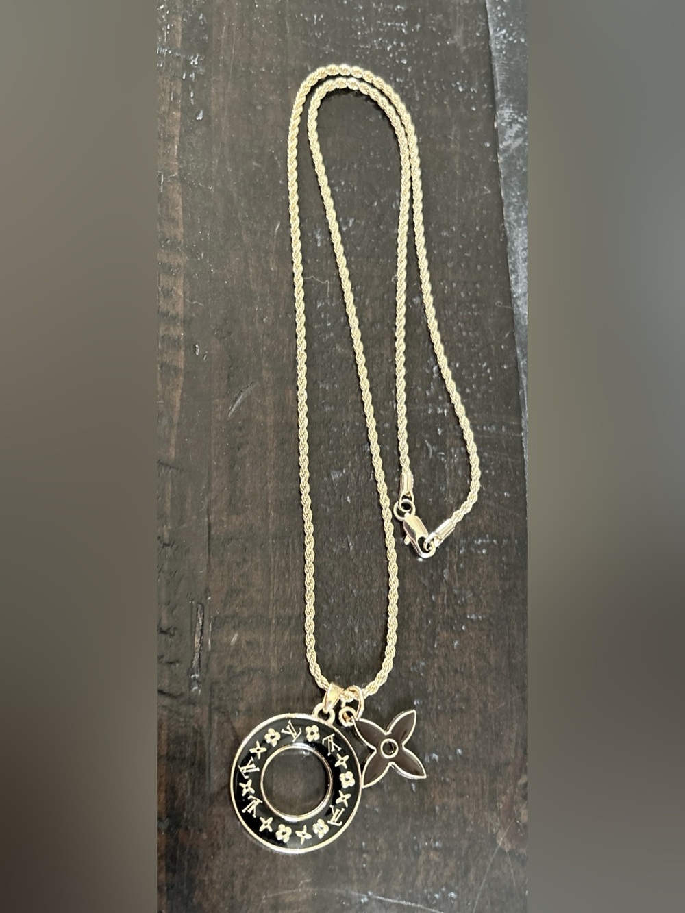 Authentic Louis Vuitton Black Star Blossom M Star Necklace - Picture 3 of 5